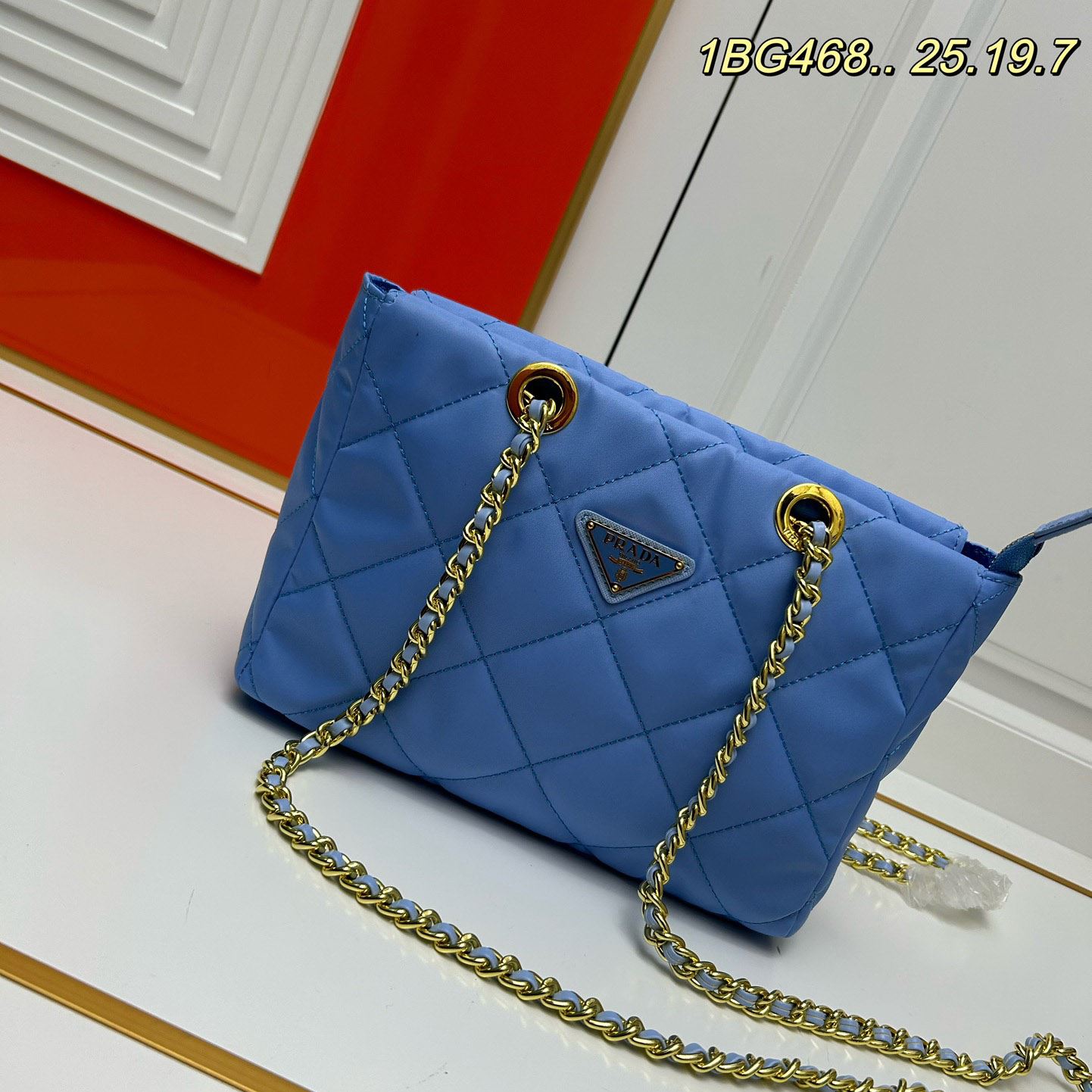 Pra*a shopping bags